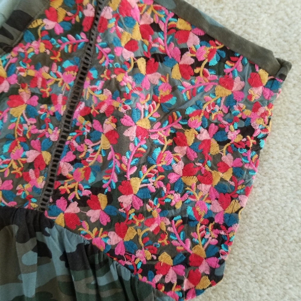 Savanna Jane Floral Embroidered Camouflage Print Jersey Top Size M - Picture 5 of 10